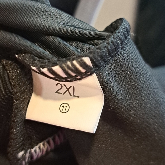 WOMEN'S Plus Size 2XL Two Piece Top & Swim Shorts - Picture 3 of 3